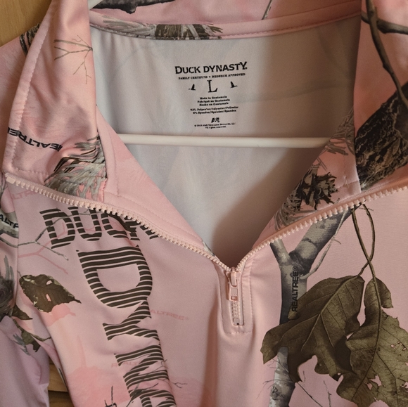 Duck Dynasty Pink Camo Pullover - Picture 4 of 6